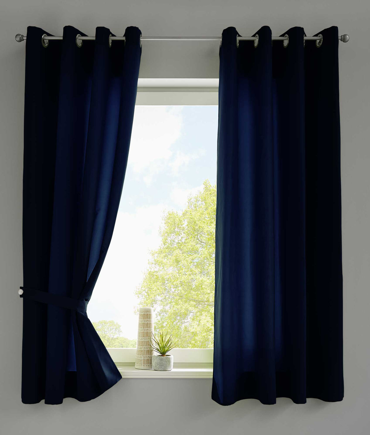 2er Set Vorhänge Schal Ösen »Berlin« Microsatin Lichtdurchlässig Uni Matt 20405N2 Dunkelblau HxB 145x140 cm Vorhang 20405N2dunkelblau-175 | girdainenbox.com