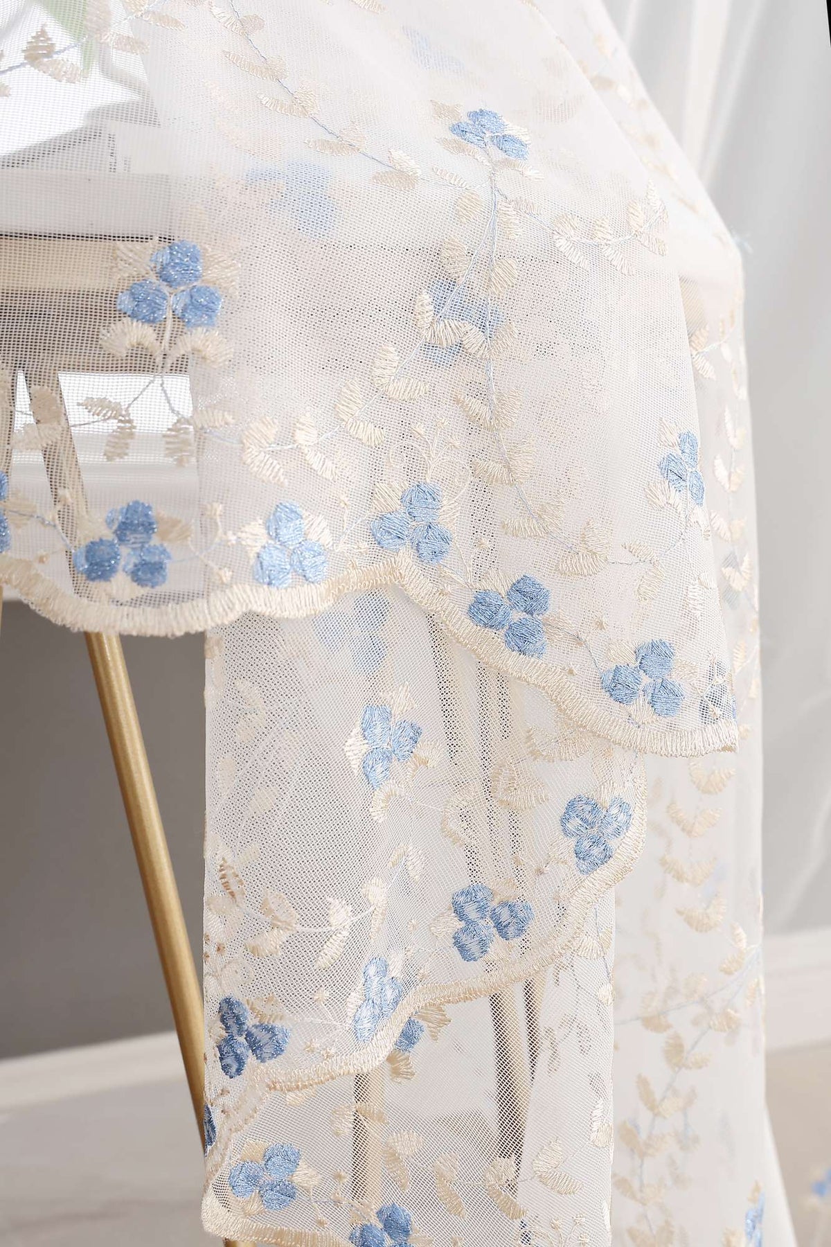 Gardine Raschel Stickerei Design »Florenz« Multiband für Gardinenschiene und Gardinenstange Elegante Fensterdekoration 2023200 Gardinenschal 593A0072 | girdainenbox.com