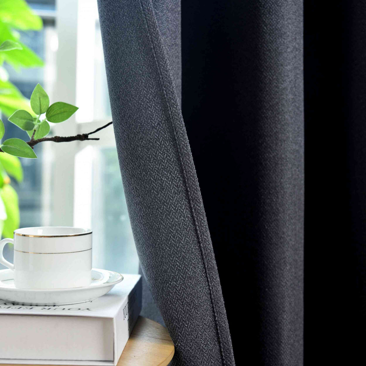 2er Set Verdunkelungsvorhänge Ösen Raffhalter 100% Verdunkelung Blackout »München Dark« Dreischichtige Bindung Fischgrätmuster 202410-2 Vorhang Img7022_a8cbda21-84e7-4402-8cf5-4fd7dcac43ce | girdainenbox.com