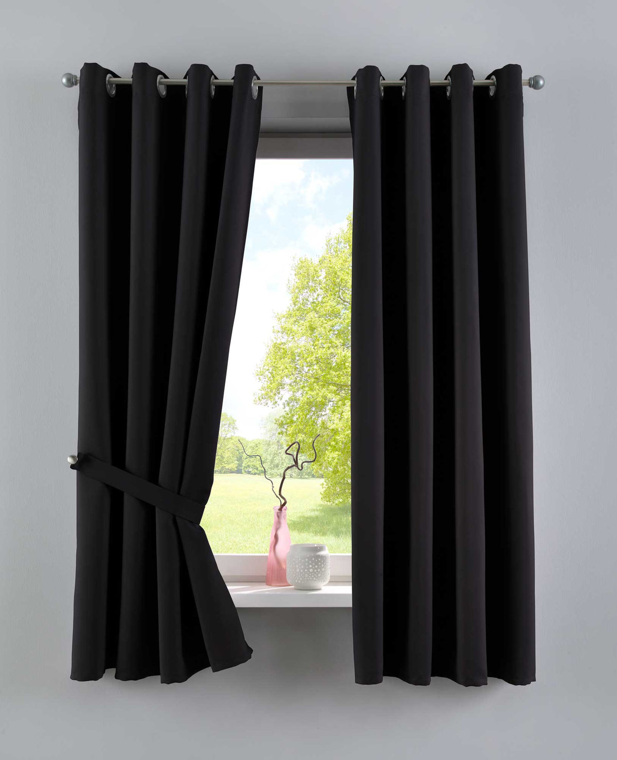 Vorhänge Blickdicht »NewYork« 2er-Pack Thermo-Gardinen Verdunkelungsvorhang Blackout Ösen schalldämmend UV-Schutz Raffhalter 201920600-2 Schwarz HxB 160x140 cm Vorhang Set 201920600-2schwarz-160 | girdainenbox.com