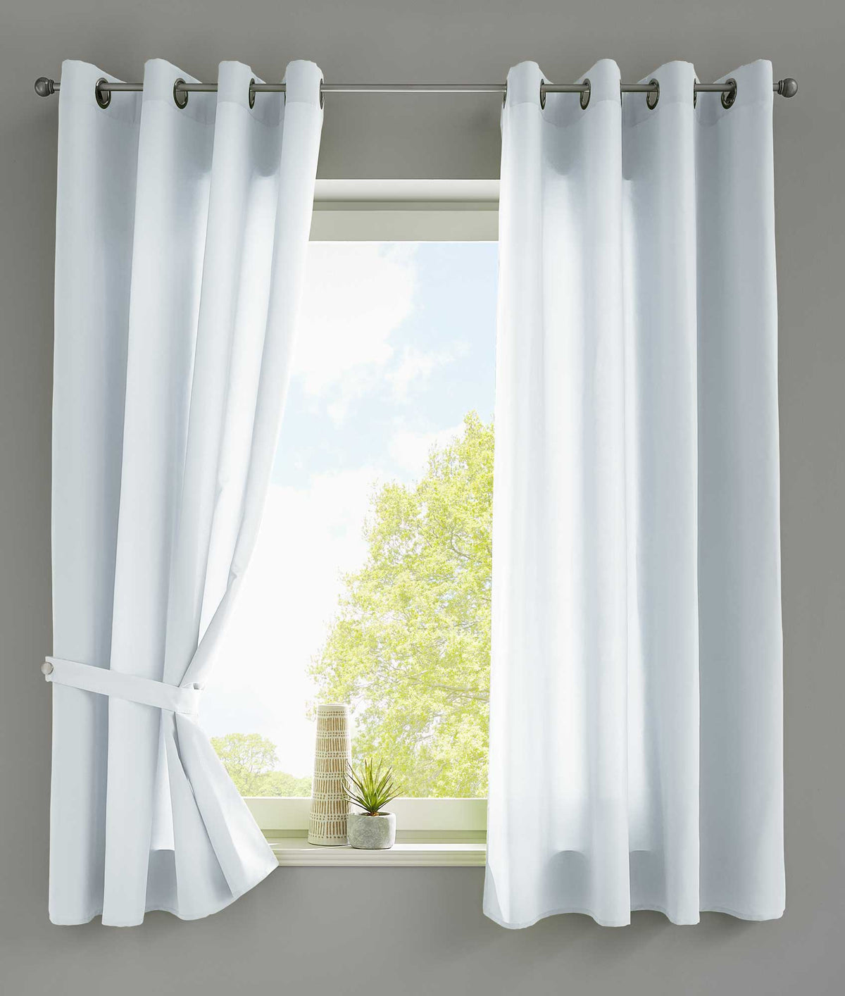 2er Set Vorhänge Schal Ösen »Berlin« Microsatin Lichtdurchlässig Uni Matt 20405N2 Weiß HxB 175x140 cm Vorhang 20405N2weiss-175_fca4f3e4-1eb6-465b-a69a-a65170eb4ba8 | girdainenbox.com
