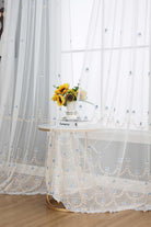 Gardine Raschel Stickerei Design »Florenz« Multiband für Gardinenschiene und Gardinenstange Elegante Fensterdekoration 2023200 Gardinenschal 593A0057 | girdainenbox.com