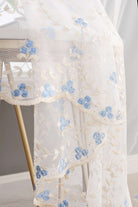 Gardine Raschel Stickerei Design »Florenz« Multiband für Gardinenschiene und Gardinenstange Elegante Fensterdekoration 2023200 Gardinenschal 593A0072 | girdainenbox.com