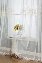 Gardine Raschel Stickerei Design »Florenz« Multiband für Gardinenschiene und Gardinenstange Elegante Fensterdekoration 2023200 Gardinenschal 593A0167 | girdainenbox.com