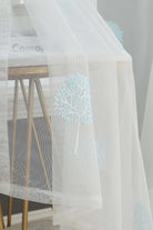 Gardine Raschel Stickerei Design »Florenz« Multiband für Gardinenschiene und Gardinenstange Elegante Fensterdekoration 2023200 Gardinenschal 593A0182 | girdainenbox.com