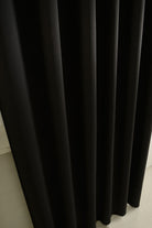 Verdunkelungsvorhag mit Schlaufen matt uni Farben aus weichfallenden blickdichten Stoff blickdicht Blackout 20610 Vorhang Img49673 | girdainenbox.com