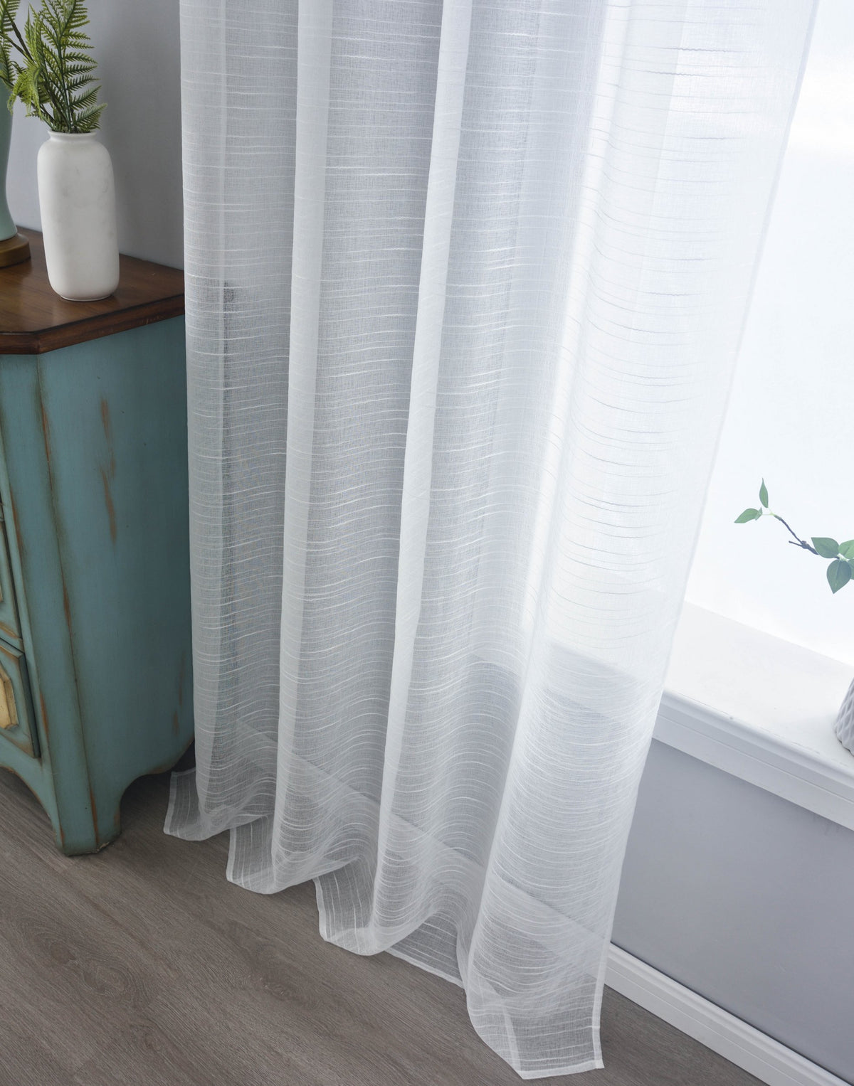 Gardine »Dresden« Ösen HxB 245x135 cm Natur Raffhalter filigran leicht modern elegant Linienmuster 202440 Gardinenschal Img7315 | girdainenbox.com